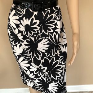 Paniz Black/white floral pencil skirt